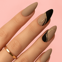 faux ongles noir et or