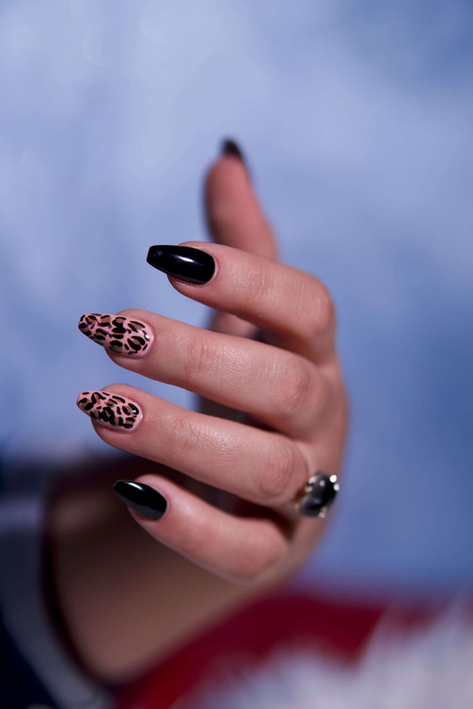 Comment coller des faux ongles avec des patchs ?