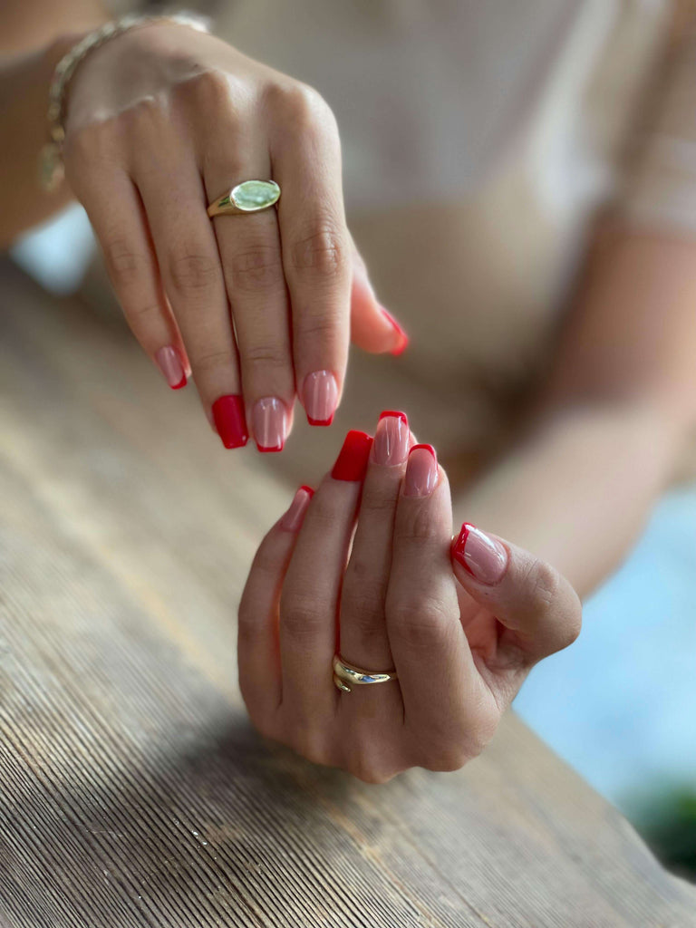 Combien de temps tiennent les faux ongles ?