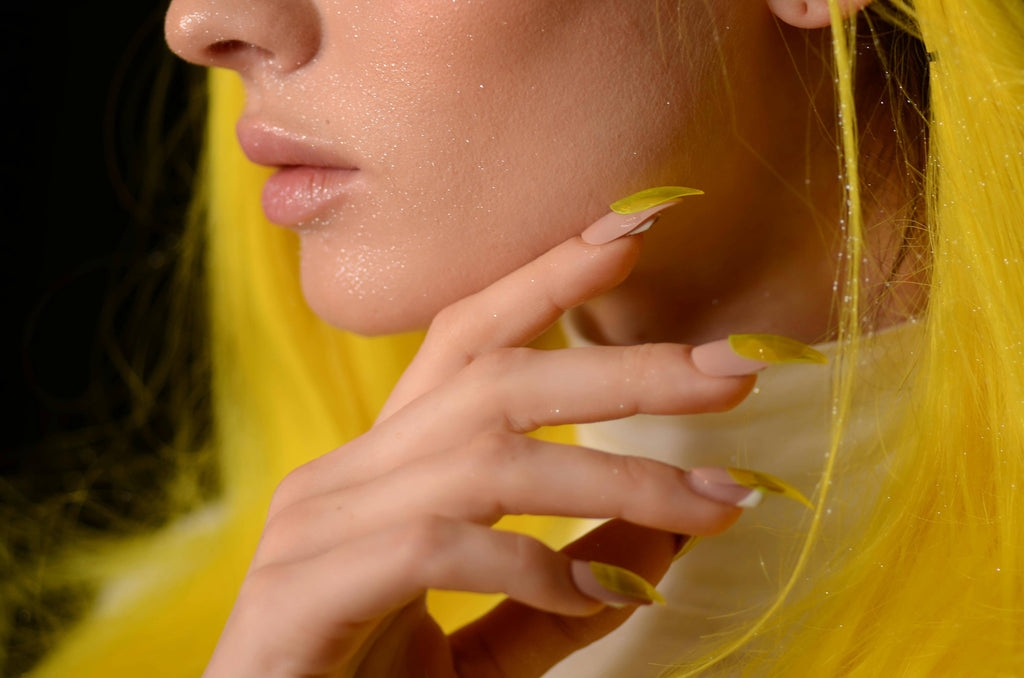 Patchs pour ongles, vernis ou faux ongles : que choisir selon votre style ?
