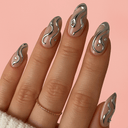 Uñas postizas con forma de llama