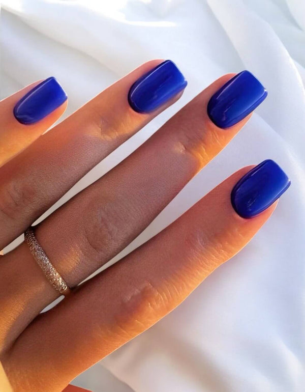 Faux ongles bleu nuit