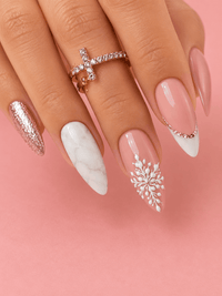Ongles noël blanc et or