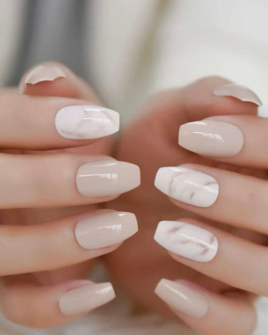 faux ongles marbre blanc