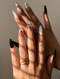 Faux ongles noir et blanc